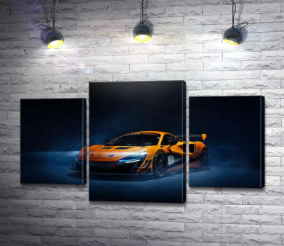 Золотий автомобіль McLaren Artura в серпанку