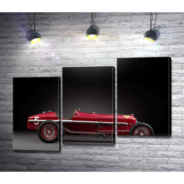 Вінтажний червоний автомобіль Alfa Romeo P3