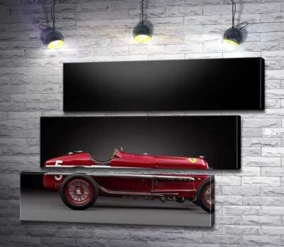 Вінтажний червоний автомобіль Alfa Romeo P3