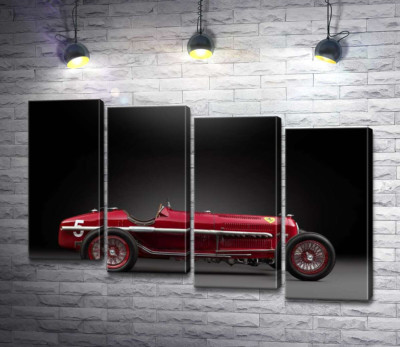 Вінтажний червоний автомобіль Alfa Romeo P3