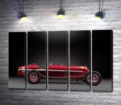 Вінтажний червоний автомобіль Alfa Romeo P3