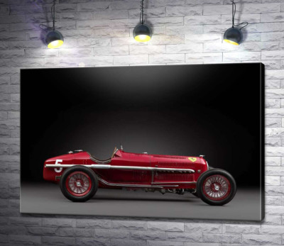 Вінтажний червоний автомобіль Alfa Romeo P3