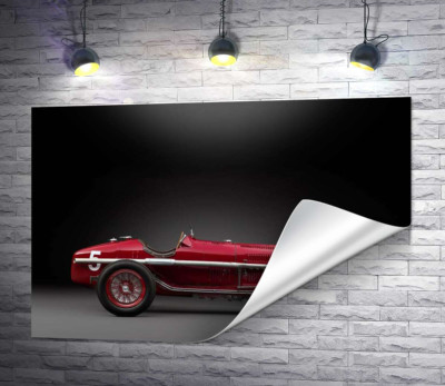Винтажный красный автомобиль Alfa Romeo P3