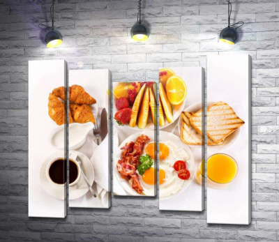 Модульная картина "Сытный завтрак из яичницы, бекона, фруктов и выпечки"