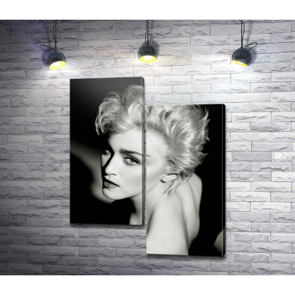 Чарівна Мадонна на чорно-білій фотографії