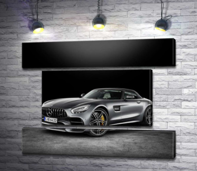 Сріблястий автомобіль Mercedes-Benz GT