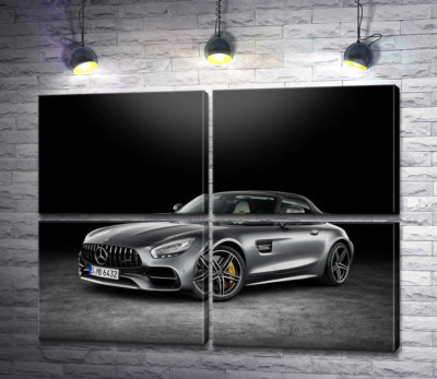 Модульная картина "Серебристый автомобиль Mercedes-Benz GT"