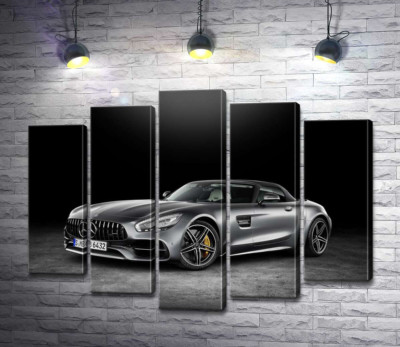Модульна картина "Сріблястий автомобіль Mercedes-Benz GT"