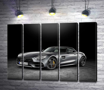 Модульна картина "Сріблястий автомобіль Mercedes-Benz GT"