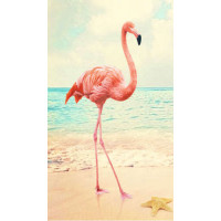 Розовый фламинго на пляже