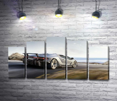 Модульна картина "Сріблястий автомобіль Lamborghini Centenario мчить по дорозі"
