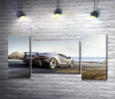 Серебристый автомобиль Lamborghini Centenario мчит по дороге