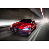 Красный автомобиль Mercedes-Benz AMG GT