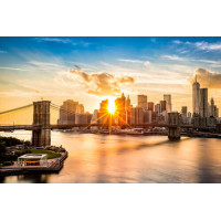 Лучи солнца пробиваются сквозь небоскребы Манхэттена