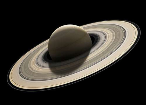 Сатурн у крижаних кільцях