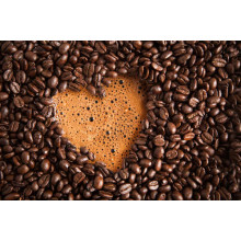 Серце з кавової пінки і зерен