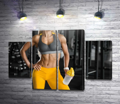 Спортивная фигура девушки на фоне спортклуба