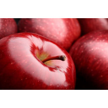 Сочные красные яблоки
