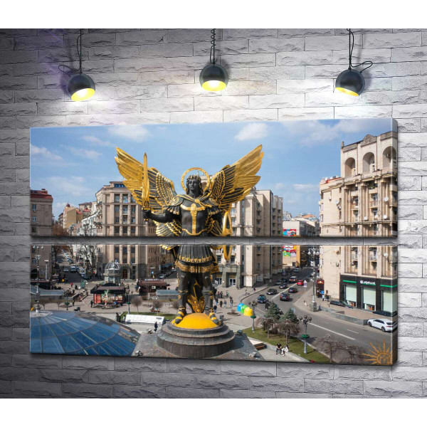 Скульптура Архангела Михайла у Києві