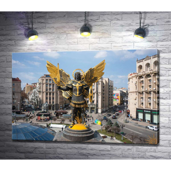 Скульптура Архангела Михайла у Києві