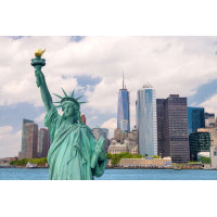 Статуя свободы возле Манхэттена