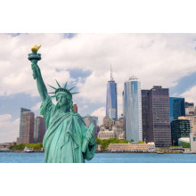 Статуя свободи біля Манхеттена