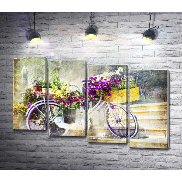 Велосипед с сиреневыми цветами в лукошке
