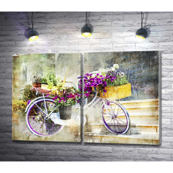 Велосипед з бузковими квітами в Кошик