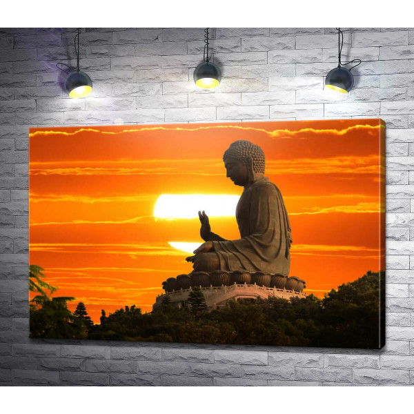 Статуя Будди на заході сонця