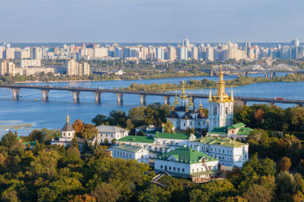 Вид с высоты на киевскую Лавру