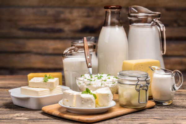 Натюрморт молочно-сырных продуктов