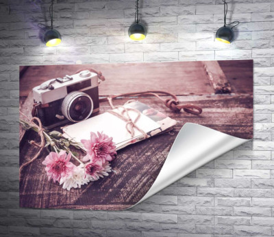 Урожай фотоапарат, листи та квіти на столі