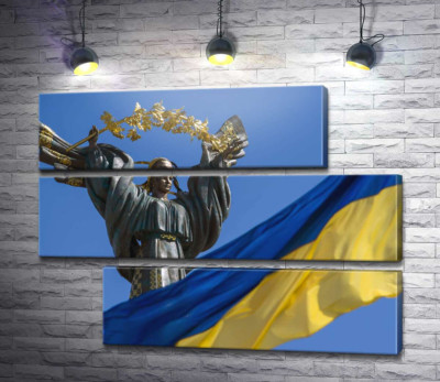 Модульна картина "Прапор України на тлі Монументу Незалежності"
