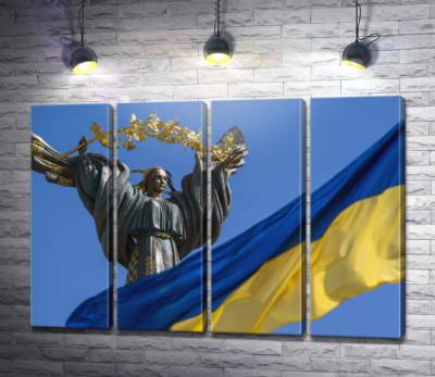 Модульна картина "Прапор України на тлі Монументу Незалежності"
