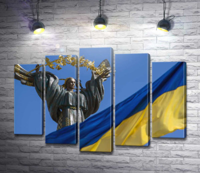 Модульна картина "Прапор України на тлі Монументу Незалежності"