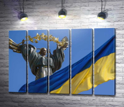 Модульная картина "Флаг Украины на фоне Монумента Независимости"