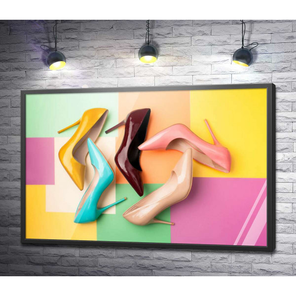 Разноцветные женские туфли на шпильке