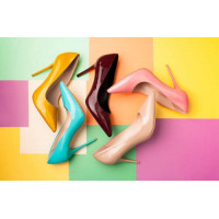 Різнокольорові жіночі туфлі на шпильці