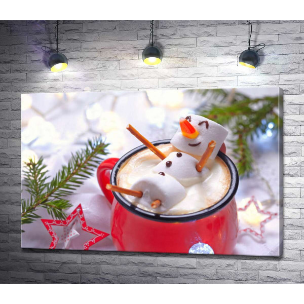 Веселий сніговик-маршмеллоу відпочиває у чашці різдвяного какао