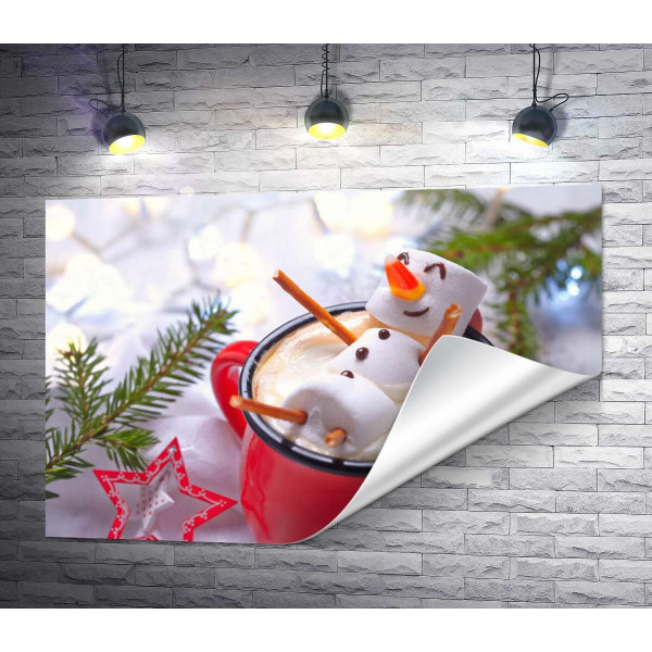 Веселый снеговик-маршмеллоу отдыхает в чашке рождественского какао