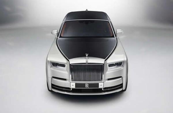 Стильний чорно-білий Rolls Royce