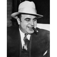 Аль Капоне із сигарою