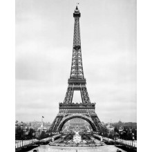 Эйфелева башня на ретро фото