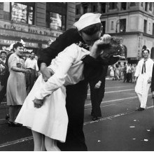Поцілунок на Таймс Сквер на честь перемоги