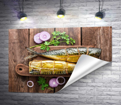 Аппетитная скумбрия на кухонной доске