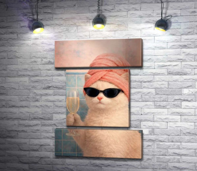 Кошка с бокалом шампанского