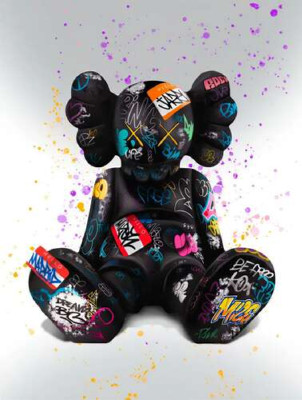 Сидящий KAWS