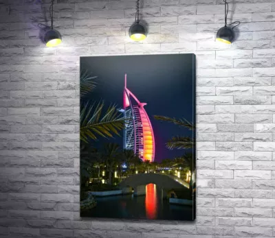 Ночной вид на яркий парус отеля Burj Al Arab