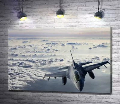 Самолет F-16 Falcon в небе