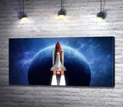 Космический шаттл на фоне планеты